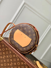 Load image into Gallery viewer, LB844 Boite Chapeau Souple MM / HIGHEST QUALITY VERSION / 7.9 x 8.9 x 3.1 inches