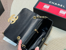 Load image into Gallery viewer, CC1020 Mini Flap Bag / 5.3 × 7.4 × 2.7 in