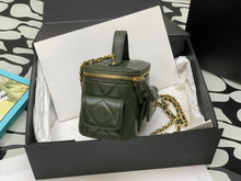 Load image into Gallery viewer, CC819 Vanity Case / HIGHEST QUALITY VERSION / 3.9x6.7x3.3inch