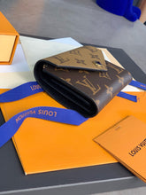 Load image into Gallery viewer, LB1145 Victorine Wallet / HIGHEST QUALITY VERSION / 4.7 x 3.7 x 1 inches