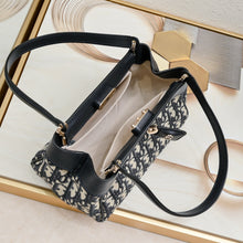 Load image into Gallery viewer, DR446 Small Key Bag / 8.6x4.7x4.7inch