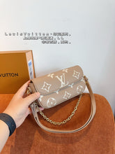 Load image into Gallery viewer, LB1005 Wallet On Chain Ivy / 9.3 x 4.7 x 1.7 inches