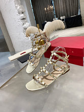 Load image into Gallery viewer, SE1131 V Rockstud Flat Calfskin Sandal with Straps / Size4-10