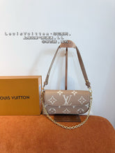 Load image into Gallery viewer, LB1005 Wallet On Chain Ivy / 9.3 x 4.7 x 1.7 inches