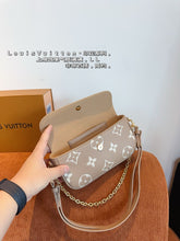 Load image into Gallery viewer, LB1005 Wallet On Chain Ivy / 9.3 x 4.7 x 1.7 inches