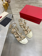 Load image into Gallery viewer, SE1131 V Rockstud Flat Calfskin Sandal with Straps / Size4-10