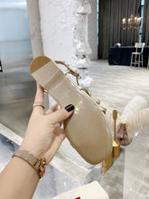 Load image into Gallery viewer, SE1131 V Rockstud Flat Calfskin Sandal with Straps / Size4-10