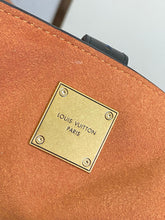 Load image into Gallery viewer, LB1070 Low Key Cabas MM / HIGHEST QUALITY VERSION / 18.5 x 11.8 x 5.5 inches