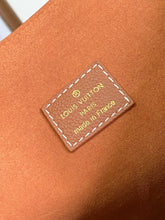 Load image into Gallery viewer, LB1070 Low Key Cabas MM / HIGHEST QUALITY VERSION / 18.5 x 11.8 x 5.5 inches