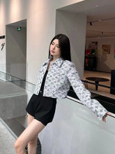 Load image into Gallery viewer, CLTH406 LB Long-Sleeved Top