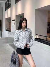 Load image into Gallery viewer, CLTH406 LB Long-Sleeved Top