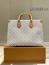 Load image into Gallery viewer, LB1310 OnTheGo PM / 9.8 x 7.5 x 4.5 inches