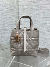Load image into Gallery viewer, DR621 DIOR Toujours Vertical Small / HIGHEST QUALITY VERSION / 16 x 12 x 18 cm