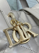 Load image into Gallery viewer, DR621 DIOR Toujours Vertical Small / HIGHEST QUALITY VERSION / 16 x 12 x 18 cm