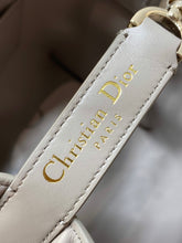Load image into Gallery viewer, DR621 DIOR Toujours Vertical Small / HIGHEST QUALITY VERSION / 16 x 12 x 18 cm