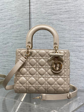 Load image into Gallery viewer, DR622 Dior Lady Dior 5-Grid with Bow / HIGHEST QUALITY VERSION / 24 cm