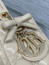 Load image into Gallery viewer, DR622 Dior Lady Dior 5-Grid with Bow / HIGHEST QUALITY VERSION / 24 cm