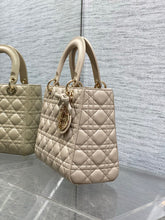 Load image into Gallery viewer, DR622 Dior Lady Dior 5-Grid with Bow / HIGHEST QUALITY VERSION / 24 cm