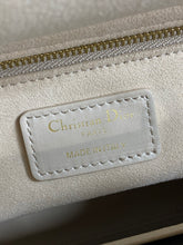 Load image into Gallery viewer, DR622 Dior Lady Dior 5-Grid with Bow / HIGHEST QUALITY VERSION / 24 cm