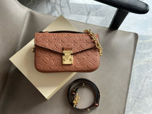 Load image into Gallery viewer, LB1075 Pochette Métis East West / 8.5 x 5.3 x 2.4 inches