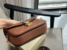 Load image into Gallery viewer, LB1075 Pochette Métis East West / 8.5 x 5.3 x 2.4 inches