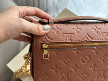 Load image into Gallery viewer, LB1075 Pochette Métis East West / 8.5 x 5.3 x 2.4 inches