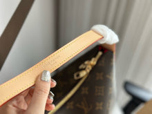 Load image into Gallery viewer, LB1077 Slouchy PM / 13 x 8.7 x 3.5 inches