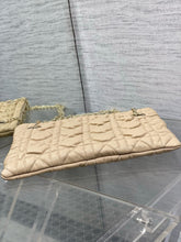 Load image into Gallery viewer, DR628 Dior Crunchy Small / HIGHEST QUALITY VERSION / 33 x 24 x 5 cm
