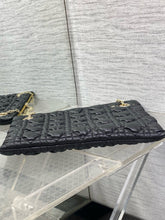 Load image into Gallery viewer, DR629 Dior Crunchy Large / HIGHEST QUALITY VERSION / 38 x 28.5 x 5 cm
