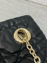 Load image into Gallery viewer, DR630 Dior Crunchy Small / HIGHEST QUALITY VERSION / 33 x 24 x 5 cm