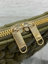 Load image into Gallery viewer, DR635 Dior Crunchy Large / HIGHEST QUALITY VERSION / 38 x 28.5 x 5 cm