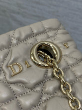 Load image into Gallery viewer, DR639 Dior Crunchy Small / HIGHEST QUALITY VERSION / 33 x 24 x 5 cm