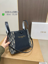 Load image into Gallery viewer, DR530 Small Signature Bucket Bag / 8.5x7.5x4.5inches