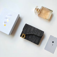 Load image into Gallery viewer, DR279 Saddle Flap Card Holder / 4.5 x 3 x 1 inch