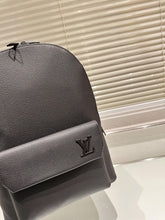 Load image into Gallery viewer, MBG057 Takeoff Backpack / 11.8 x 16.9 x 5.5 inches