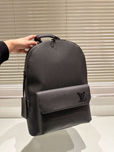 Load image into Gallery viewer, MBG057 Takeoff Backpack / 11.8 x 16.9 x 5.5 inches