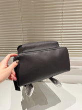 Load image into Gallery viewer, MBG057 Takeoff Backpack / 11.8 x 16.9 x 5.5 inches