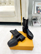 Load image into Gallery viewer, SE1486 LB Laureate Platform Chelsea Boot / Size5-11