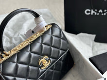 Load image into Gallery viewer, CC1094 Flap Bag with Top Handle / 6.6 × 9.8 × 4.7 in