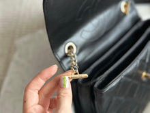 Load image into Gallery viewer, CC1094 Flap Bag with Top Handle / 6.6 × 9.8 × 4.7 in