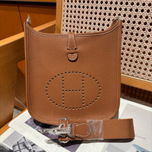 Load image into Gallery viewer, HM198 Hermes Evelyne 23 / HIGHEST QUALITY VERSION / 23 cm
