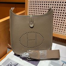 Load image into Gallery viewer, HM199 Hermes Evelyne 23 / HIGHEST QUALITY VERSION / 23 cm