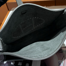 Load image into Gallery viewer, HM202 Hermes Evelyne 23 / HIGHEST QUALITY VERSION / 23 cm