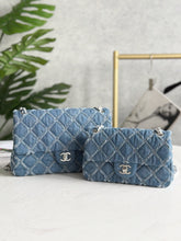 Load image into Gallery viewer, CC979 Classic 11.12 Handbag / Mini/Medium HIGHEST QUALITY VERSION