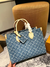 Load image into Gallery viewer, LB1083 OnTheGo MM / 13.8 x 10.6 x 5.5 inches