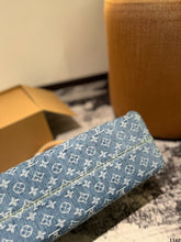 Load image into Gallery viewer, LB1083 OnTheGo MM / 13.8 x 10.6 x 5.5 inches