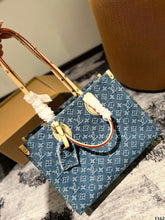 Load image into Gallery viewer, LB1083 OnTheGo MM / 13.8 x 10.6 x 5.5 inches