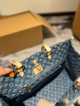 Load image into Gallery viewer, LB1083 OnTheGo MM / 13.8 x 10.6 x 5.5 inches