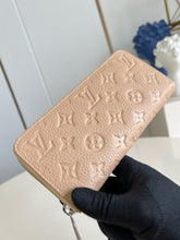 Load image into Gallery viewer, LB1249 Zippy Wallet Horizontal / 8.3 x 1 x 3.9 inches / HIGHEST QUALITY VERSION