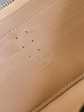 Load image into Gallery viewer, LB1249 Zippy Wallet Horizontal / 8.3 x 1 x 3.9 inches / HIGHEST QUALITY VERSION